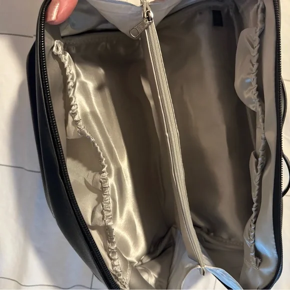 Black cosmetics bag - Picture 3 of 6